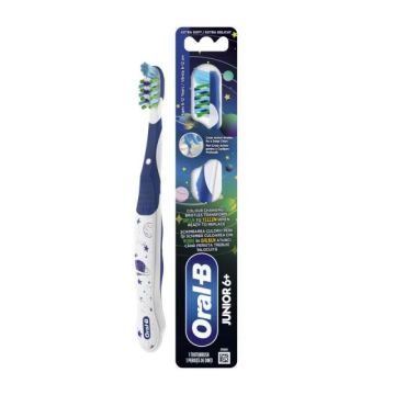 Oral B Junior Четка за зъби за деца над 6 години