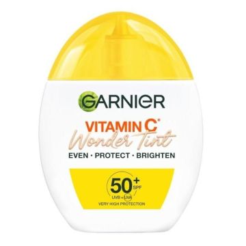 Garnier Vitamin C Wonder Tint Дневен тониращ флуид за лице с 5% глицерин, ниацинамид и витамин C SPF50+ x40 мл, Light