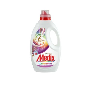 Medix 6 Action Color Perfume Kонцентриран перилен препарат за цветни дрехи х2.2 л, 44 пранета