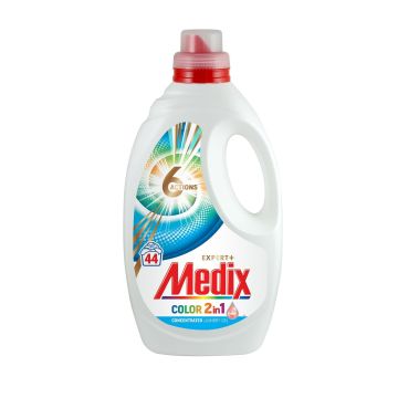 Medix 6 Action Color 2in1 Kонцентриран перилен препарат за цветни дрехи с омекотител х2.2 л, 40 пранета